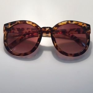 💓URBAN OUTFITTERS SUNNIES